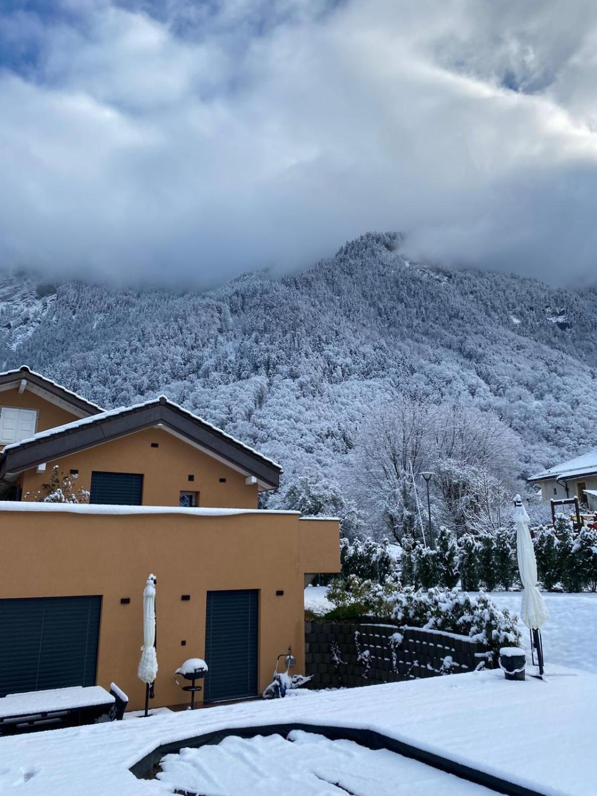 Appartement Moderne Avec Terrasse Et Piscine A Chatel Sur Bex Bagian luar foto